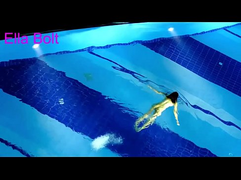 ❤️ Non podo deixar de mirar, unha moza loira que é sorprendida nadando espida na piscina do resort ELLA BOLT Porno casero en % gl.xsexshop.ru % ﹏