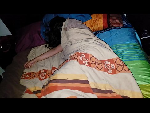 ❤️ Fillastro reprendendo á súa nova madrasta mentres ela dorme. Porno casero en % gl.xsexshop.ru % ﹏