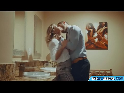 ❤️ Cando unha loura tetona seduce nun baño público Porno casero en % gl.xsexshop.ru % ﹏